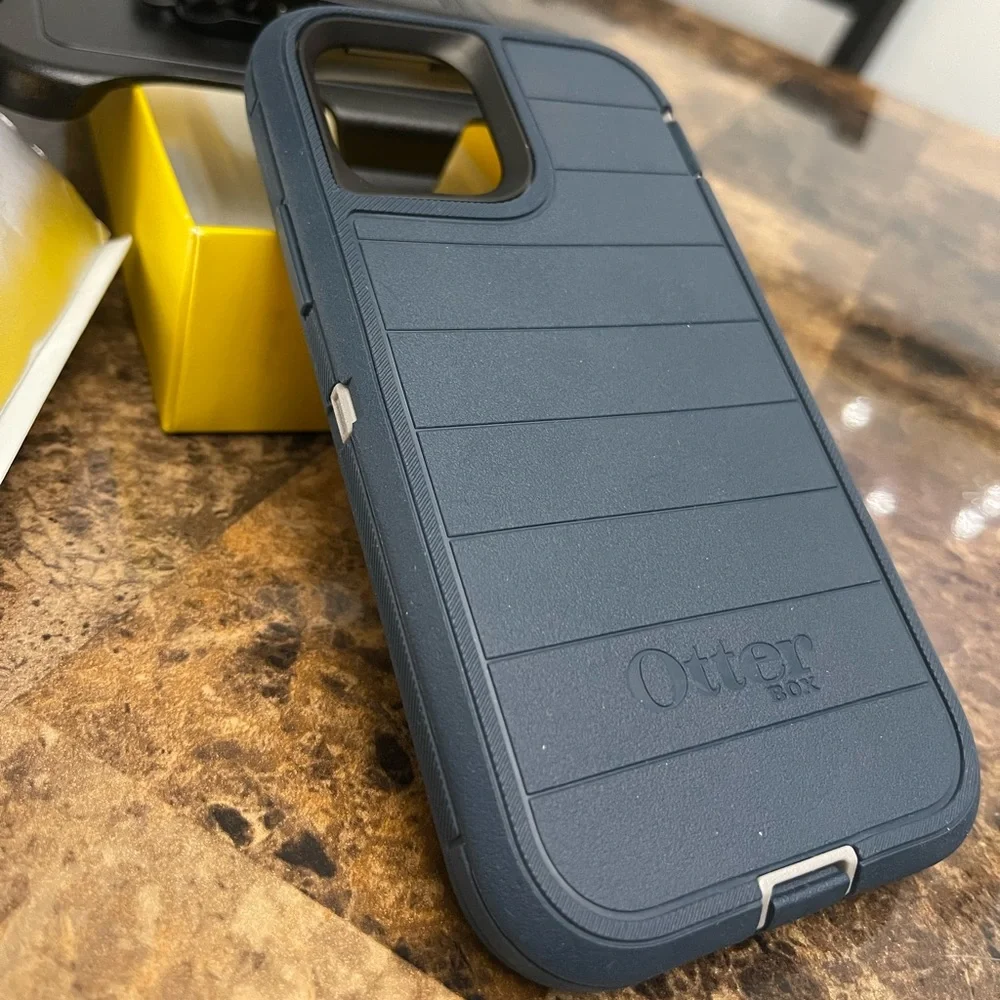 Otterbox defender iphone 2019 small, opened to try fit